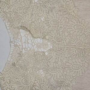 Boho Chic Women Lace Sleeveless Blouse – Size L. Cream. V Neck.